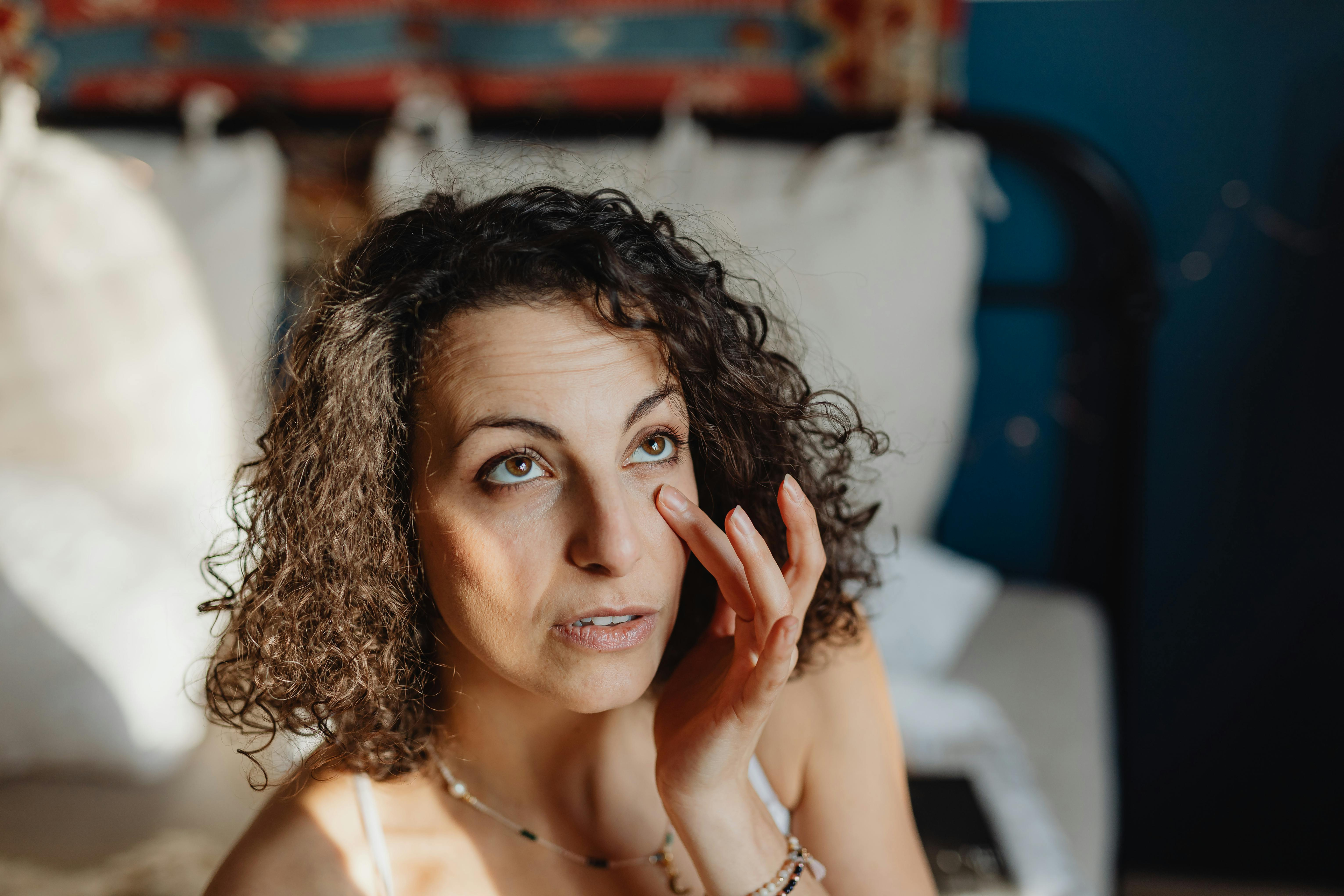 woman with eyelid eczema