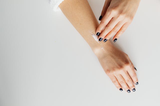 Hand Eczema vs Contact Dermatitis: How To Tell The Difference