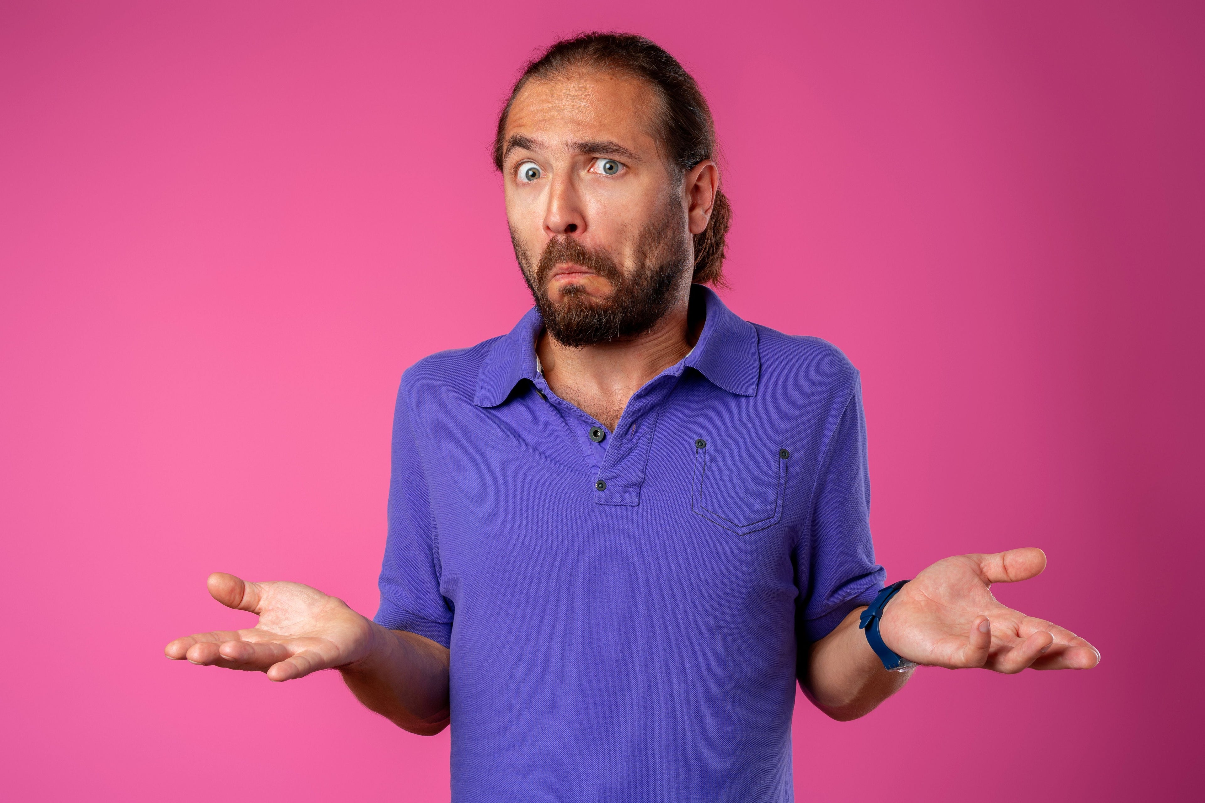 man who doesn't know dandruff from seborrheic dermatitis