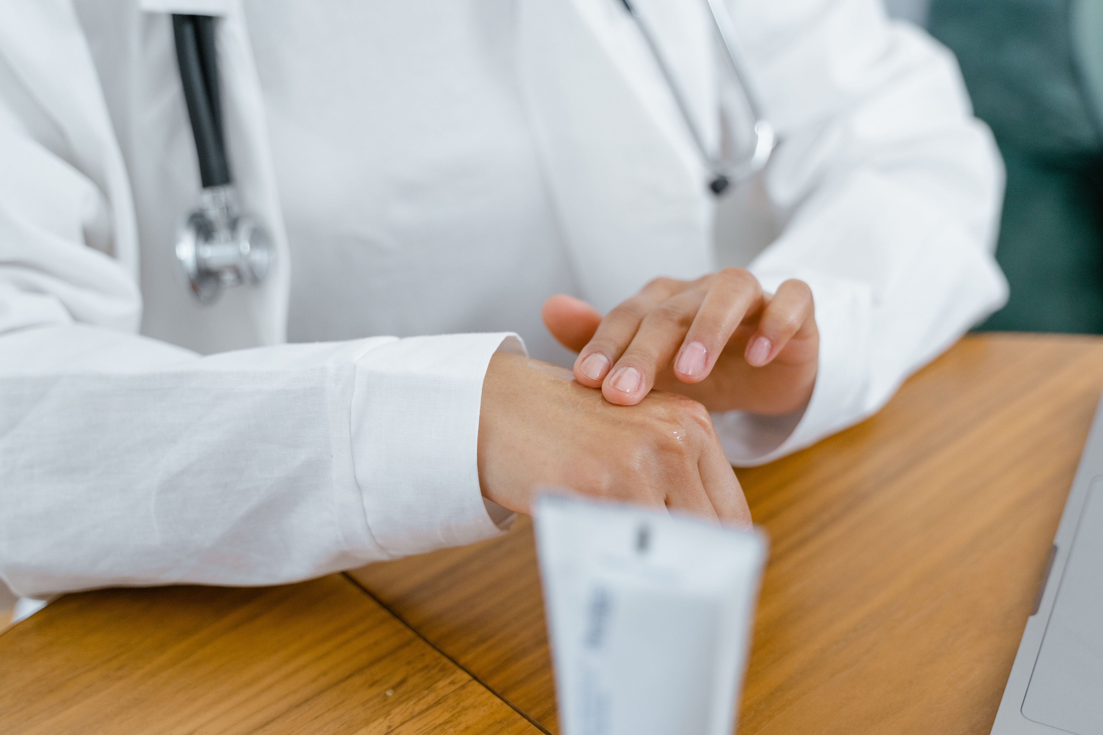Dyshidrotic Eczema Symptoms: What Does Pompholyx Look Like?